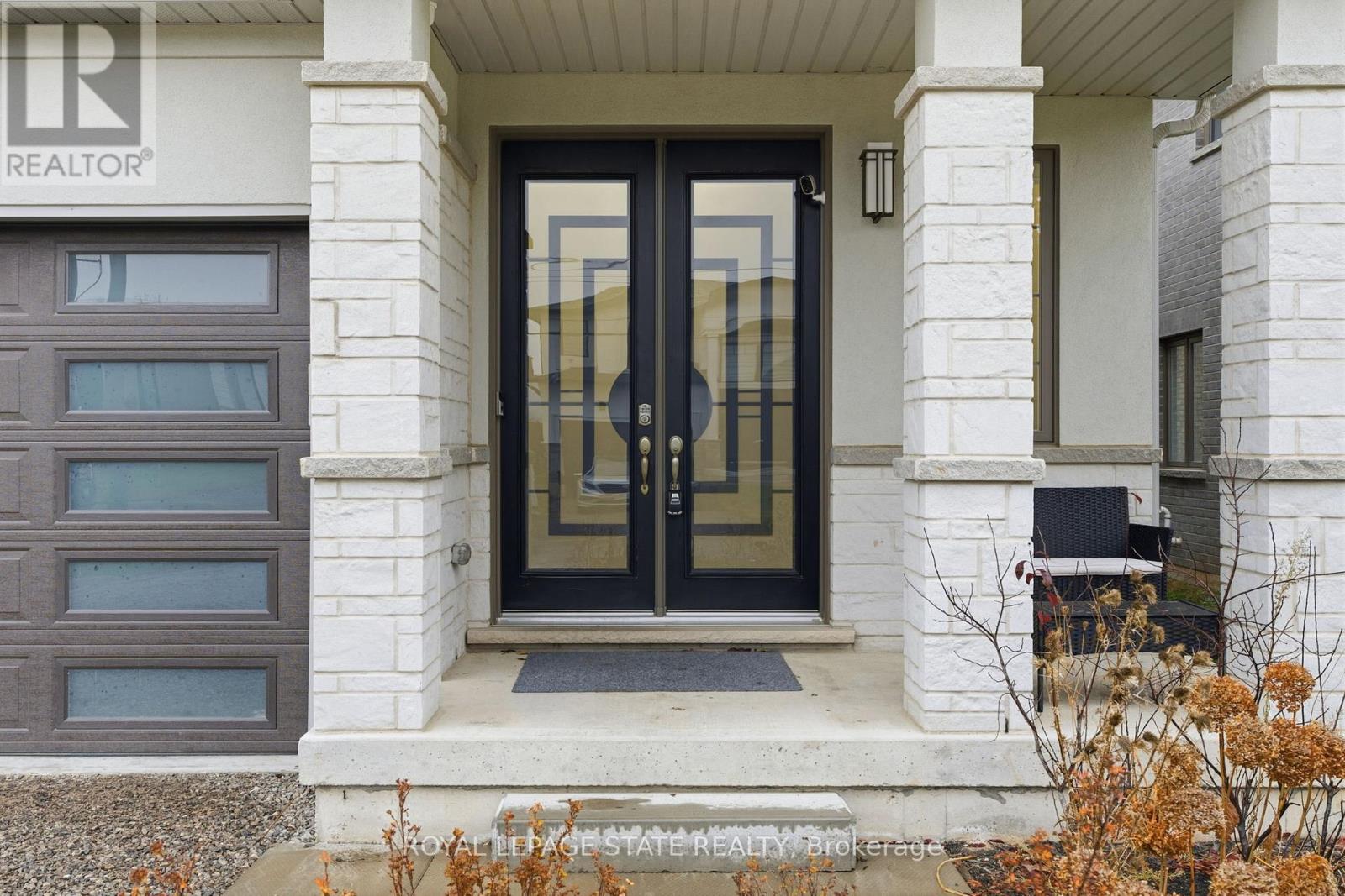 29 Roselawn Avenue, Hamilton, Ontario  L9G 0H9 - Photo 2 - X12580332