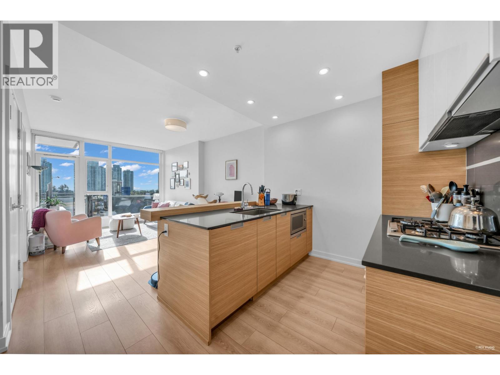 1108 4688 Kingsway, Burnaby, British Columbia  V5H 0E9 - Photo 2 - R3070440