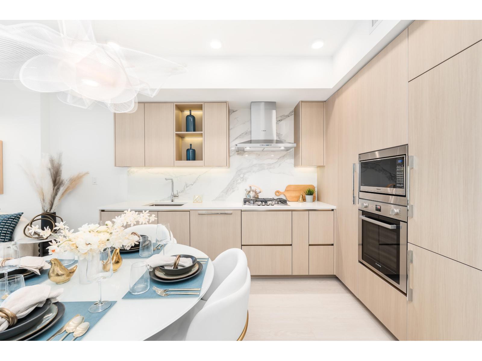 1608 13778 100 Avenue, Surrey, British Columbia  V3T 0V3 - Photo 3 - R3070354