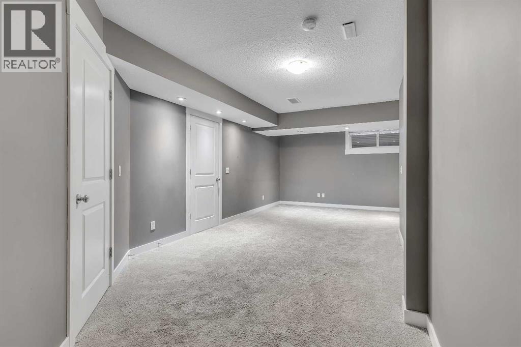 19 West Coach Manor Sw, Calgary, Alberta  T3H 1R7 - Photo 41 - A2271897