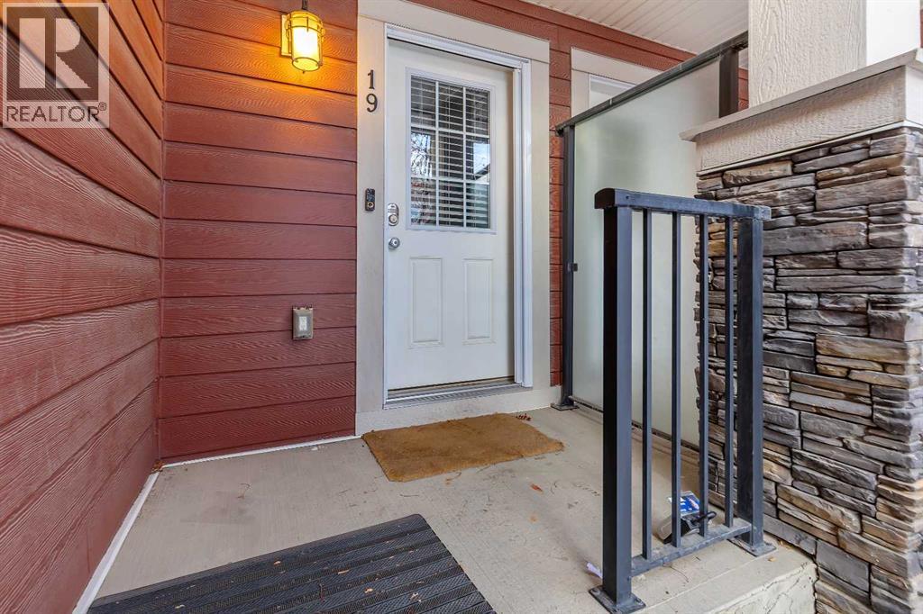 19 West Coach Manor Sw, Calgary, Alberta  T3H 1R7 - Photo 50 - A2271897