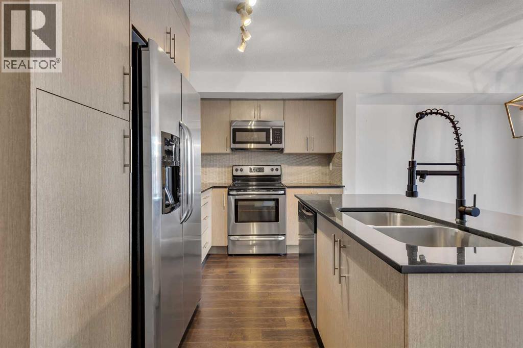 19 West Coach Manor Sw, Calgary, Alberta  T3H 1R7 - Photo 9 - A2271897