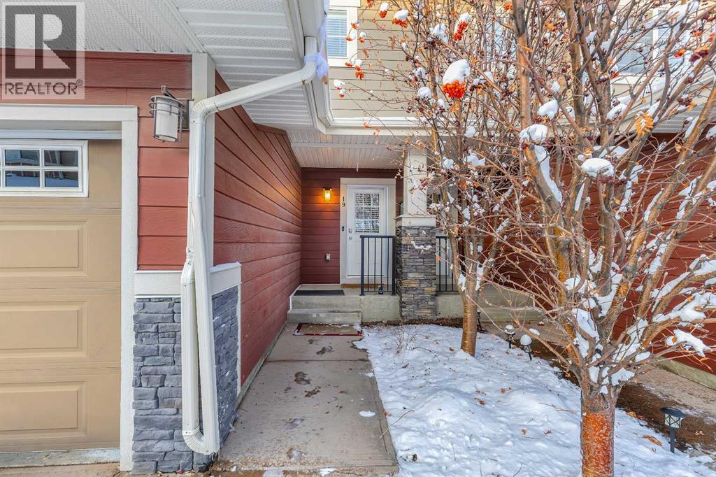 19 West Coach Manor Sw, Calgary, Alberta  T3H 1R7 - Photo 2 - A2271897