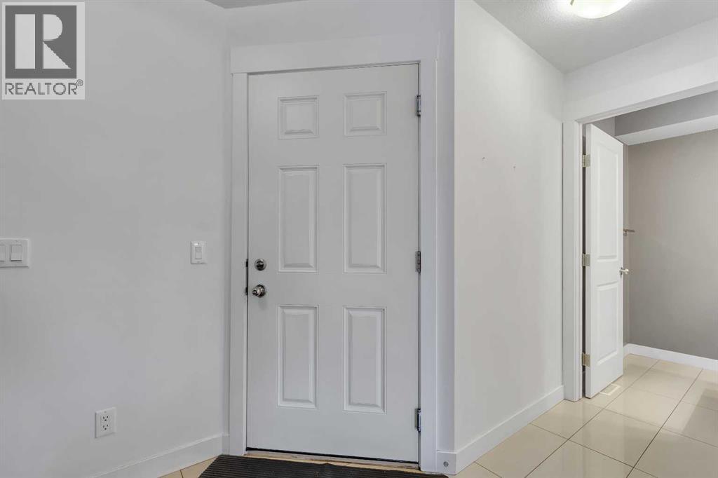 19 West Coach Manor Sw, Calgary, Alberta  T3H 1R7 - Photo 6 - A2271897