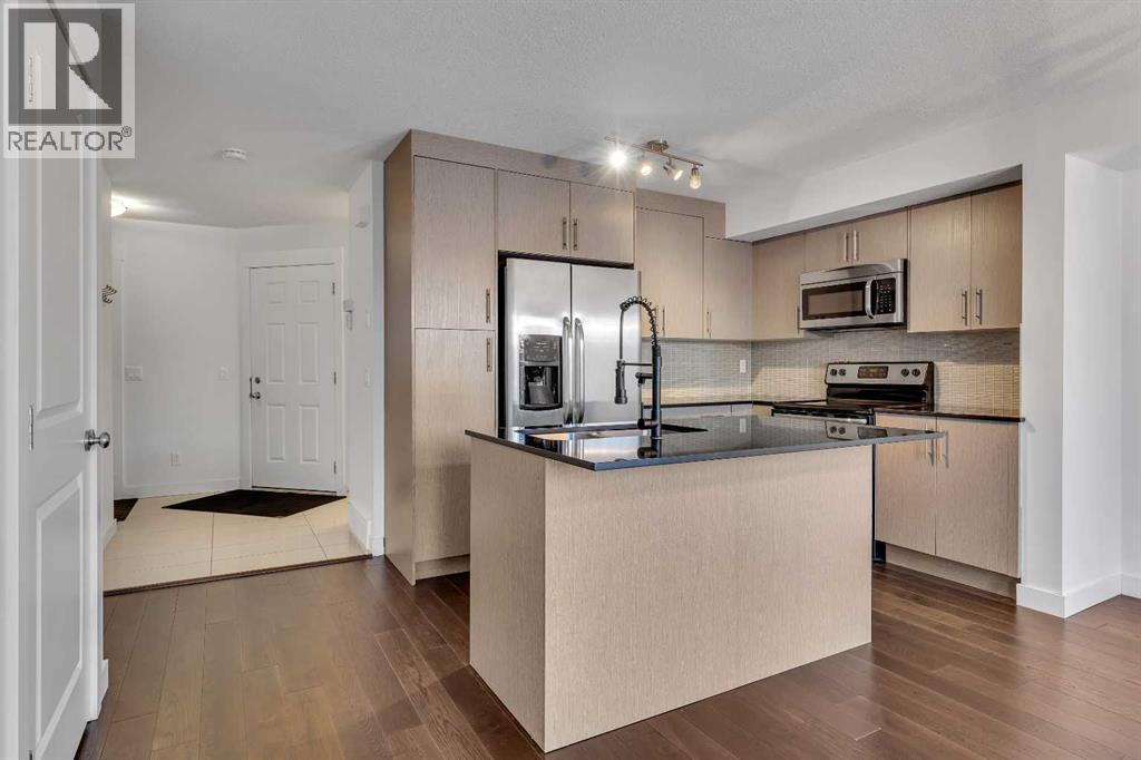 19 West Coach Manor Sw, Calgary, Alberta  T3H 1R7 - Photo 14 - A2271897