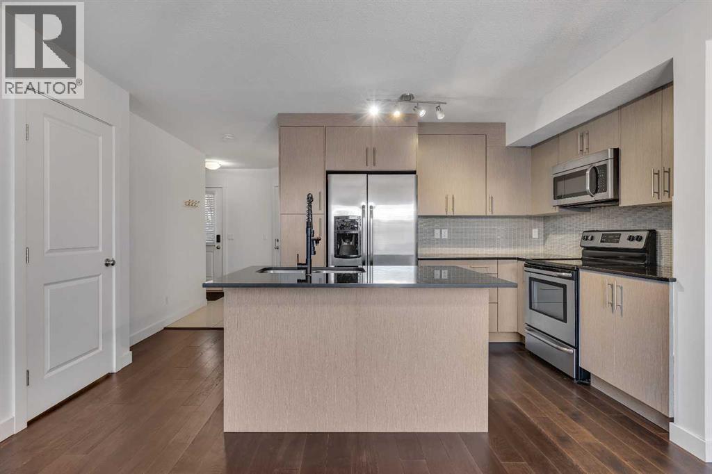 19 West Coach Manor Sw, Calgary, Alberta  T3H 1R7 - Photo 15 - A2271897