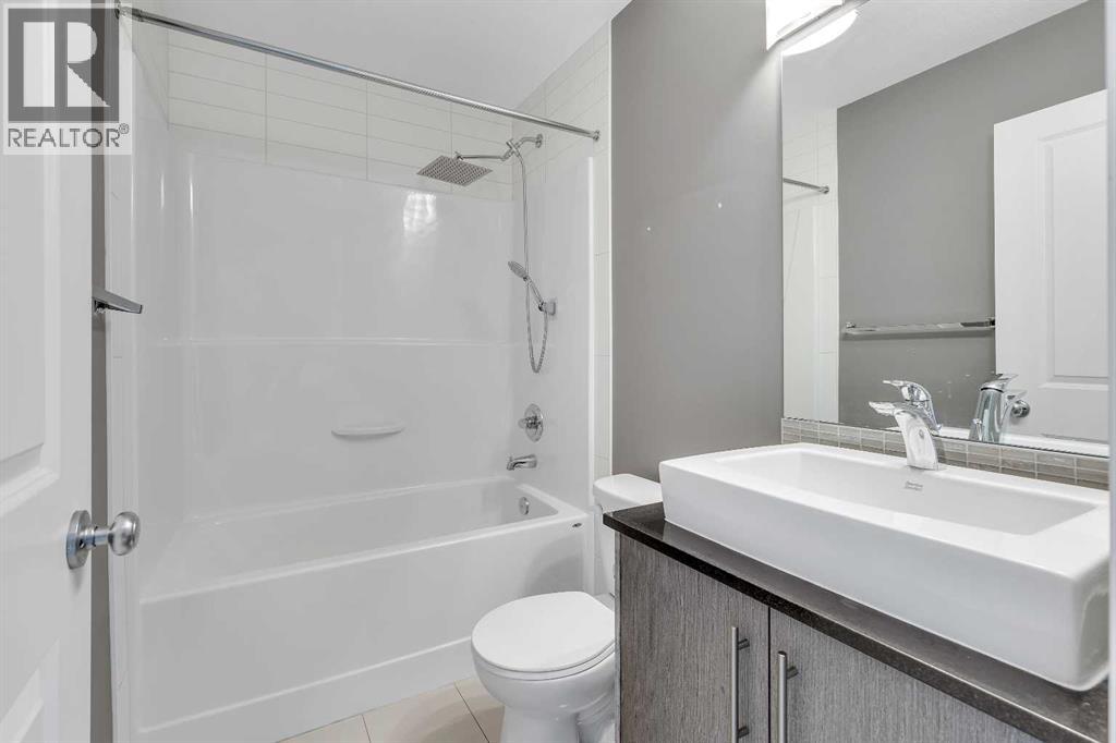 19 West Coach Manor Sw, Calgary, Alberta  T3H 1R7 - Photo 32 - A2271897