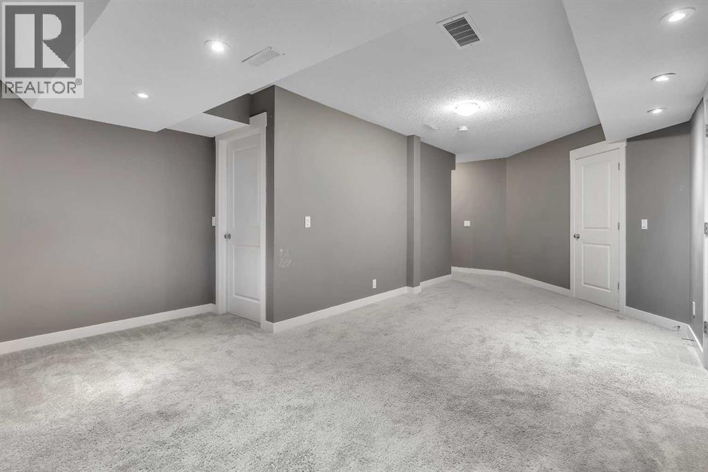 19 West Coach Manor Sw, Calgary, Alberta  T3H 1R7 - Photo 44 - A2271897