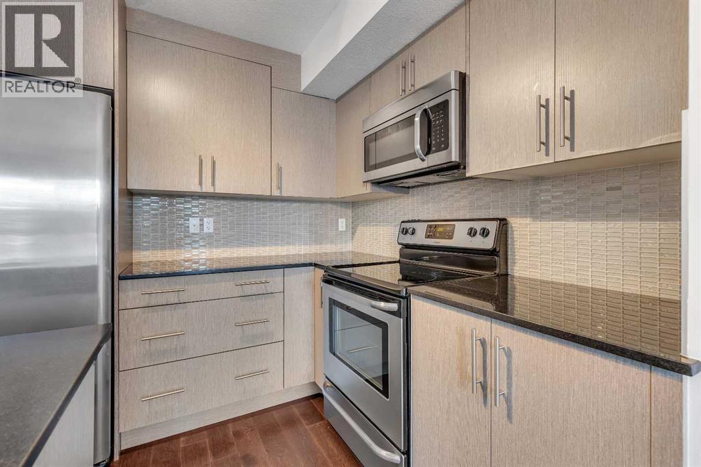 19 West Coach Manor Sw, Calgary, Alberta  T3H 1R7 - Photo 13 - A2271897