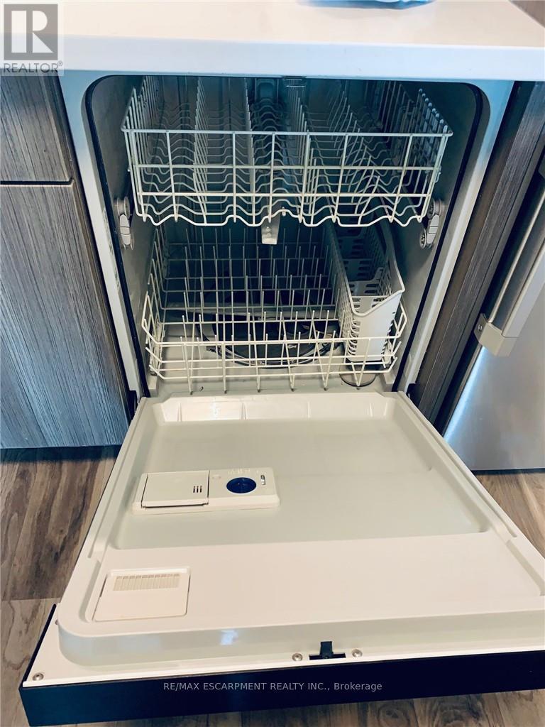 1310 - 2093 Fairview Street, Burlington, Ontario  L7R 0E6 - Photo 4 - W12580356