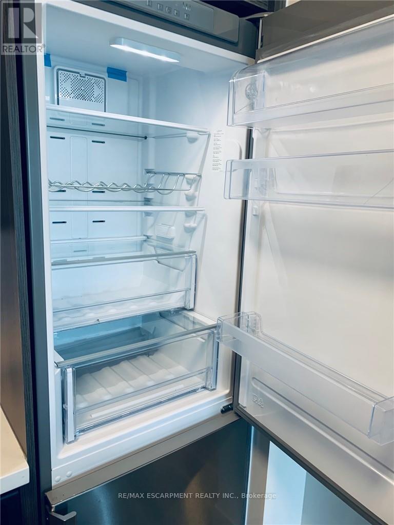 1310 - 2093 Fairview Street, Burlington, Ontario  L7R 0E6 - Photo 5 - W12580356