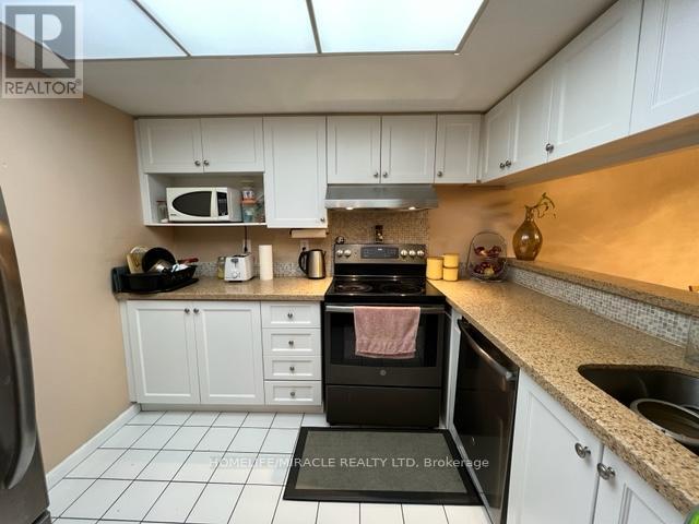 2006 - 550 Webb Drive, Mississauga, Ontario  L5B 3Y4 - Photo 1 - W12580364