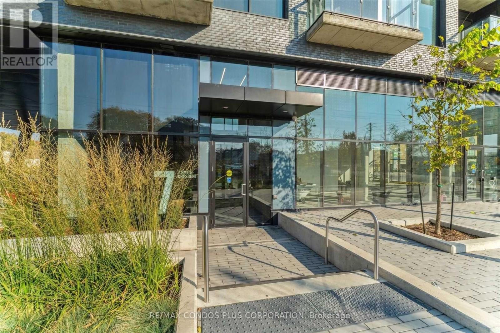 619 - 7 Smith Crescent, Toronto, Ontario  M8Z 0G3 - Photo 2 - W12580368