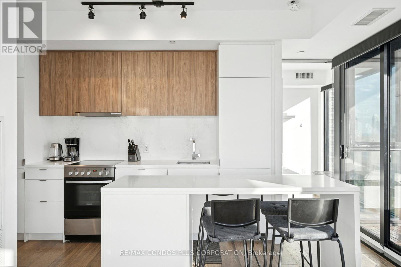 619 - 7 Smith Crescent, Toronto, Ontario  M8Z 0G3 - Photo 7 - W12580368