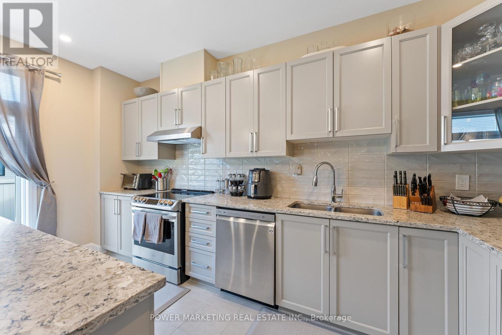 682 Jerome Jodoin Drive, Ottawa, Ontario  K4A 1G7 - Photo 11 - X12580446