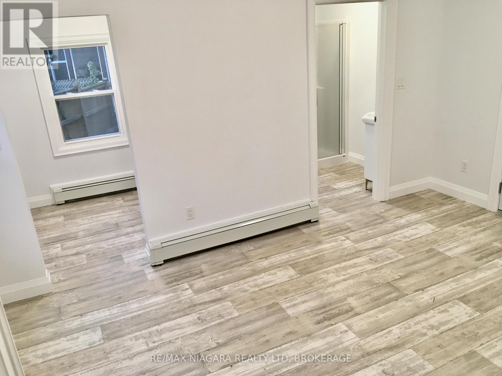 Rear Unit - 163 Welland Avenue, St. Catharines, Ontario  L2R 2N9 - Photo 10 - X12580412