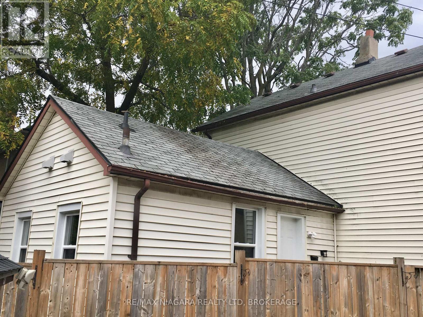 Rear Unit - 163 Welland Avenue, St. Catharines, Ontario  L2R 2N9 - Photo 4 - X12580412