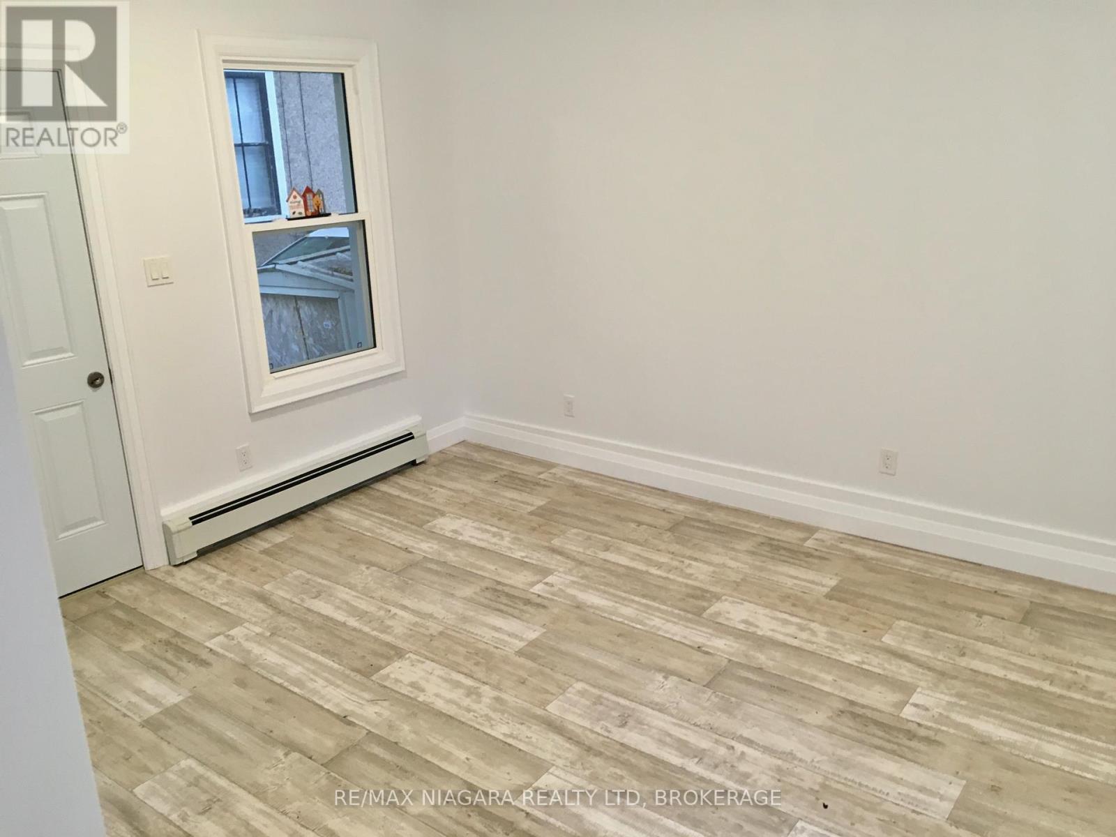 Rear Unit - 163 Welland Avenue, St. Catharines, Ontario  L2R 2N9 - Photo 7 - X12580412