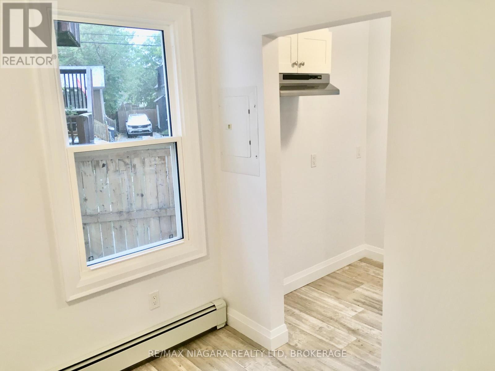 Rear Unit - 163 Welland Avenue, St. Catharines, Ontario  L2R 2N9 - Photo 8 - X12580412