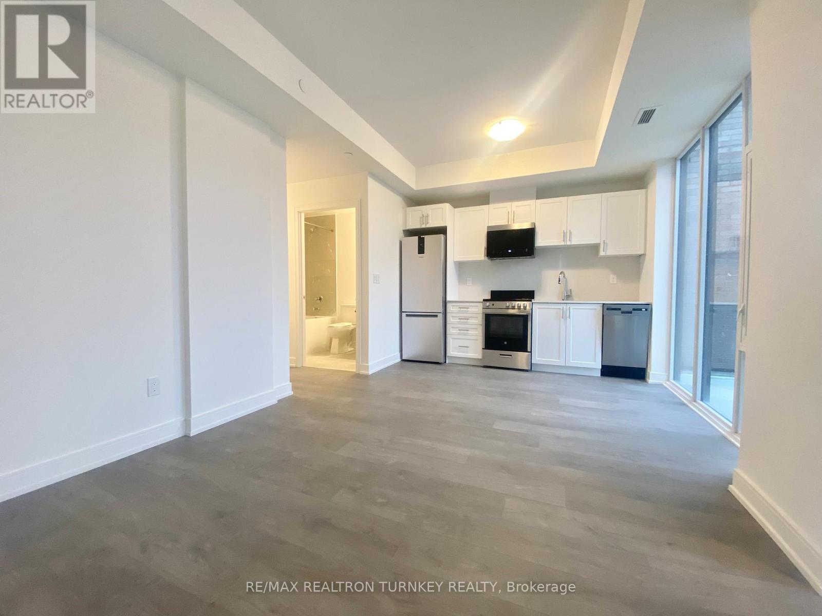 202 - 705 Davis Drive, Newmarket, Ontario  L3Y 0J1 - Photo 5 - N12575414