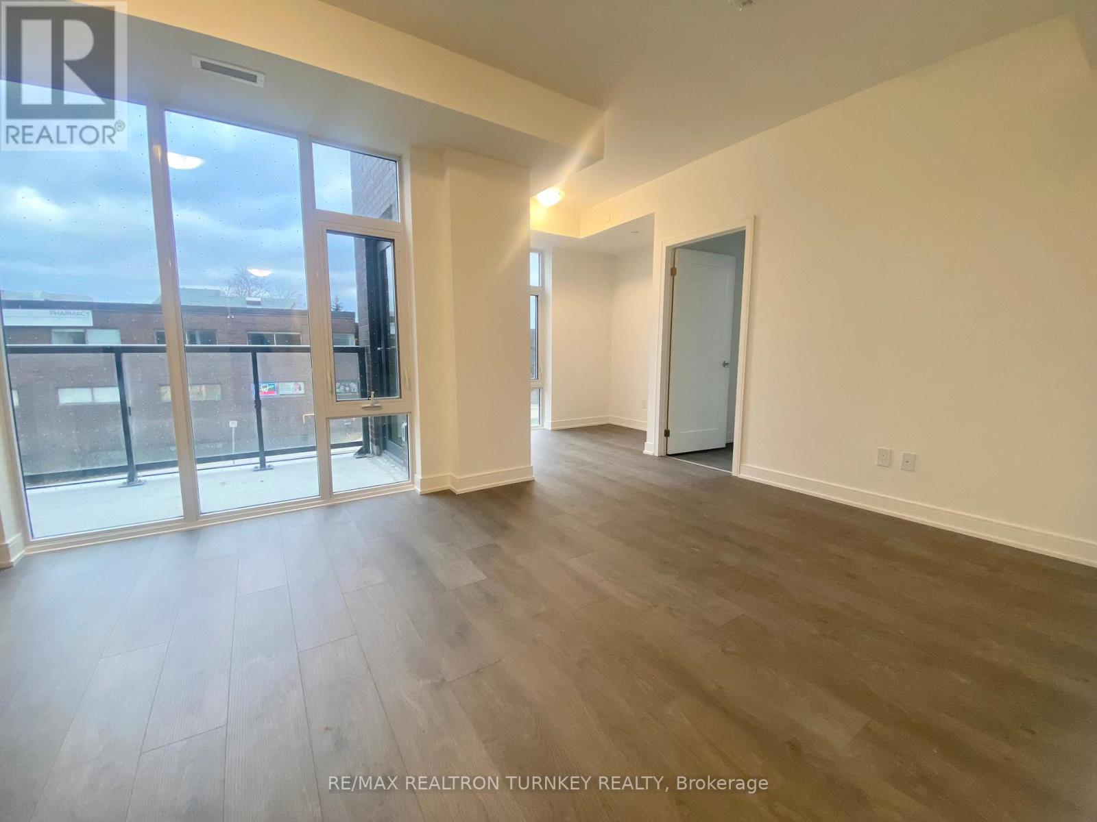 202 - 705 Davis Drive, Newmarket, Ontario  L3Y 0J1 - Photo 9 - N12575414