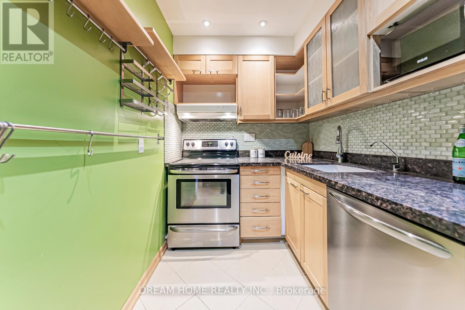 6 - 74 Upper Canada Drive, Toronto, Ontario  M2P 2A3 - Photo 10 - C12580396