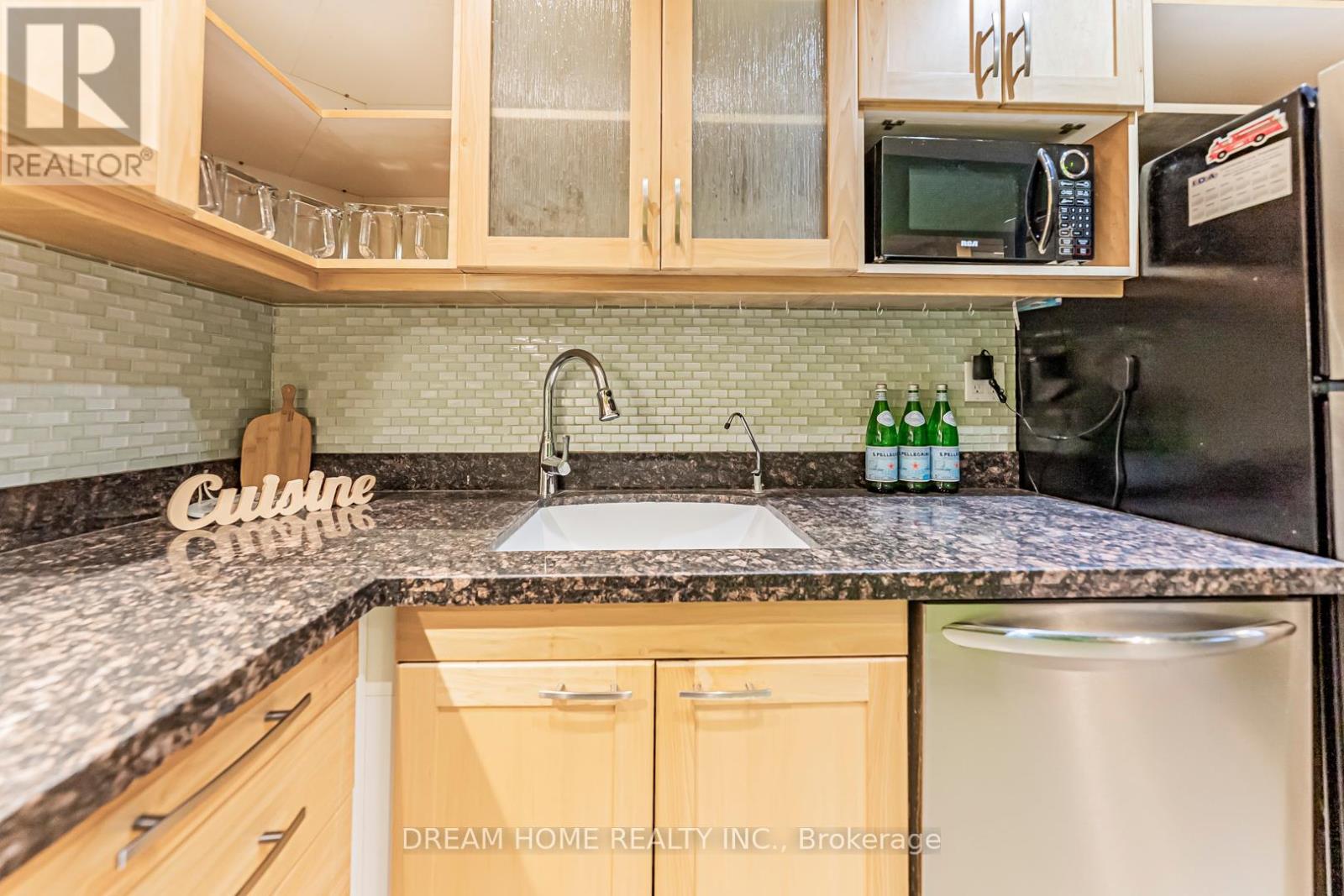 6 - 74 Upper Canada Drive, Toronto, Ontario  M2P 2A3 - Photo 8 - C12580396