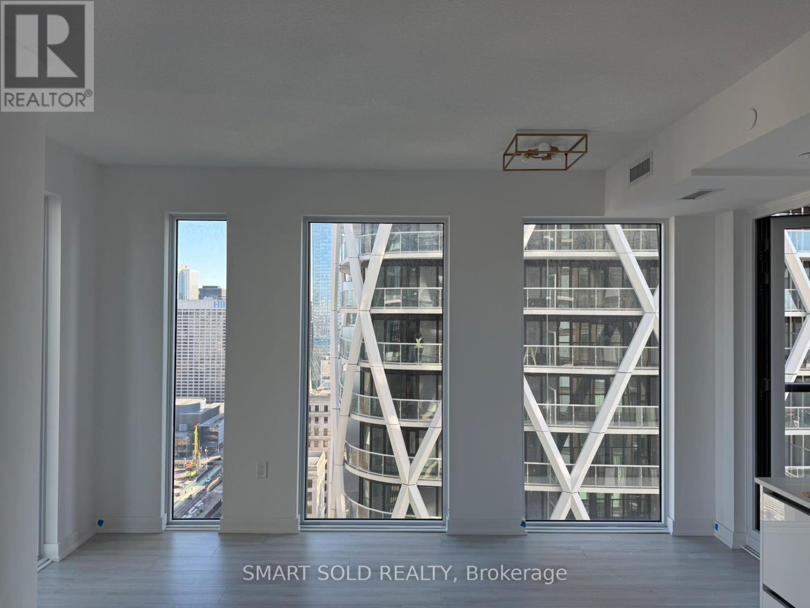 2804 - 238 Simcoe Street, Toronto (Kensington-Chinatown), Ontario  M5T 3B9 - Photo 2 - C12580426