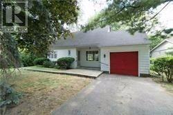 1348 Hollyrood Avenue, Mississauga, Ontario  L5G 3J4 - Photo 2 - W12580404