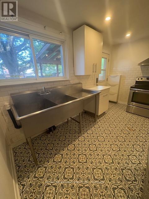 89 Shaw Street, Hamilton, Ontario  L8L 3P4 - Photo 7 - X12580420