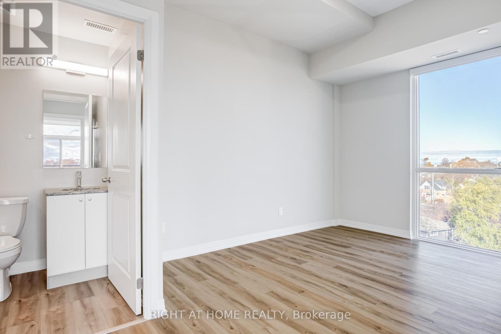 Up 18 - 50 Herrick Avenue, St. Catharines, Ontario L2P 0G3 - Photo 17 - X12580430