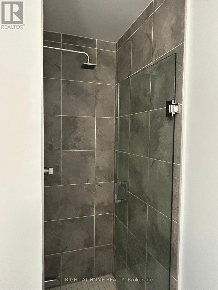 202 - 36 Elm Drive, Mississauga, Ontario  L5B 0N3 - Photo 15 - W12469722