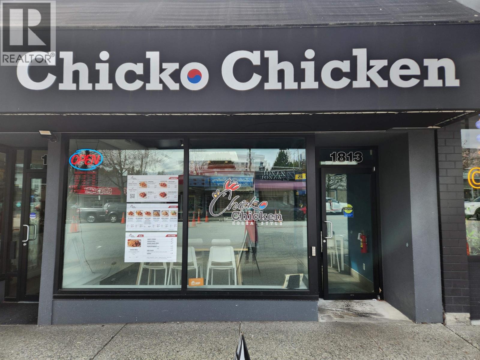 1813 LONSDALE AVENUE, North Vancouver, British Columbia