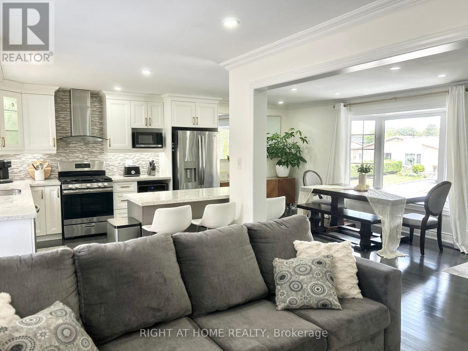 808 Sanok Drive, Pickering, Ontario  L1W 2P9 - Photo 10 - E12580476