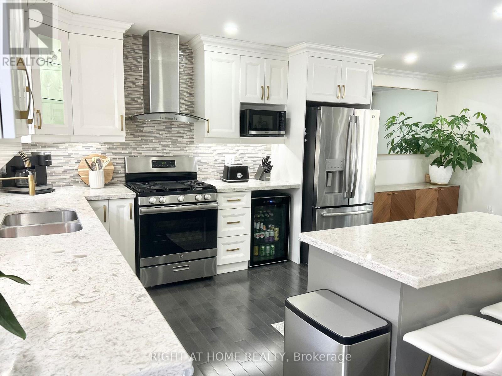 808 Sanok Drive, Pickering, Ontario  L1W 2P9 - Photo 11 - E12580476