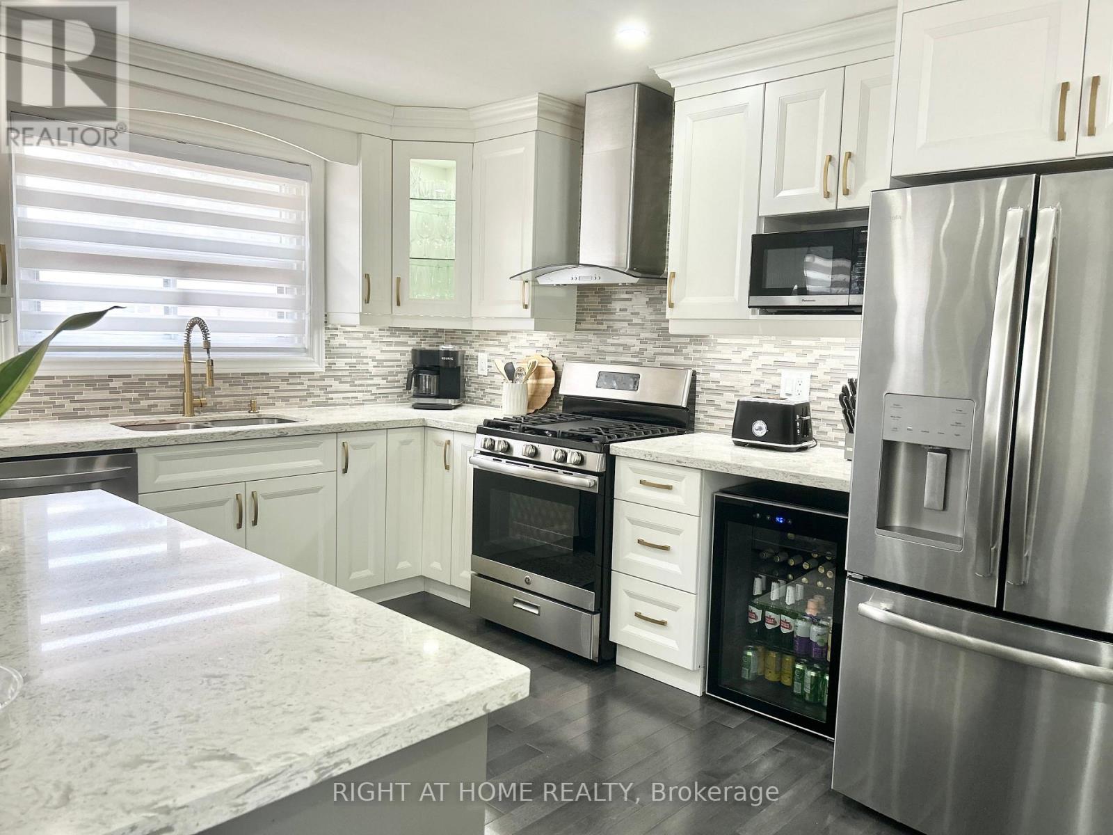 808 Sanok Drive, Pickering, Ontario  L1W 2P9 - Photo 12 - E12580476