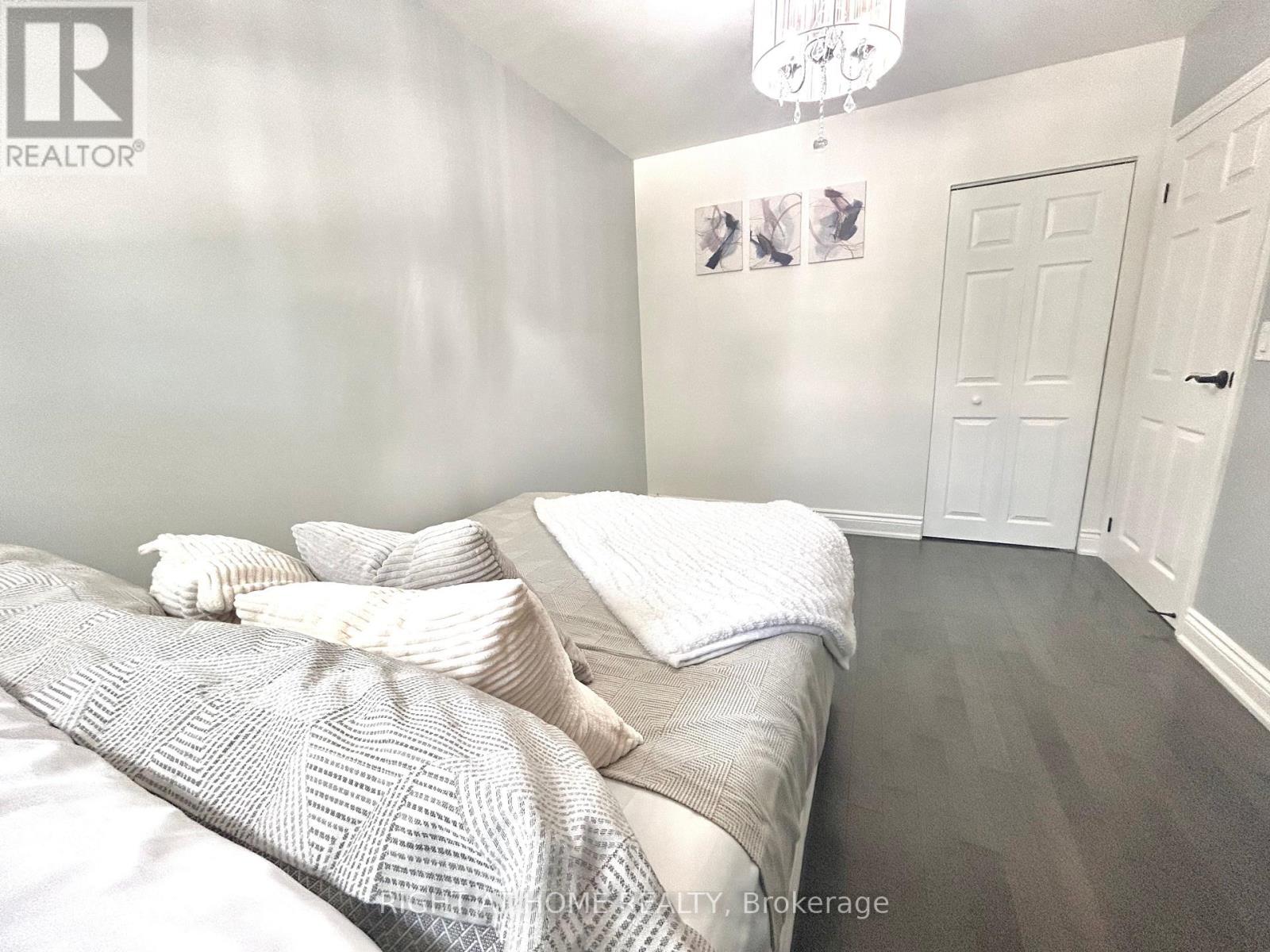 808 Sanok Drive, Pickering, Ontario  L1W 2P9 - Photo 16 - E12580476