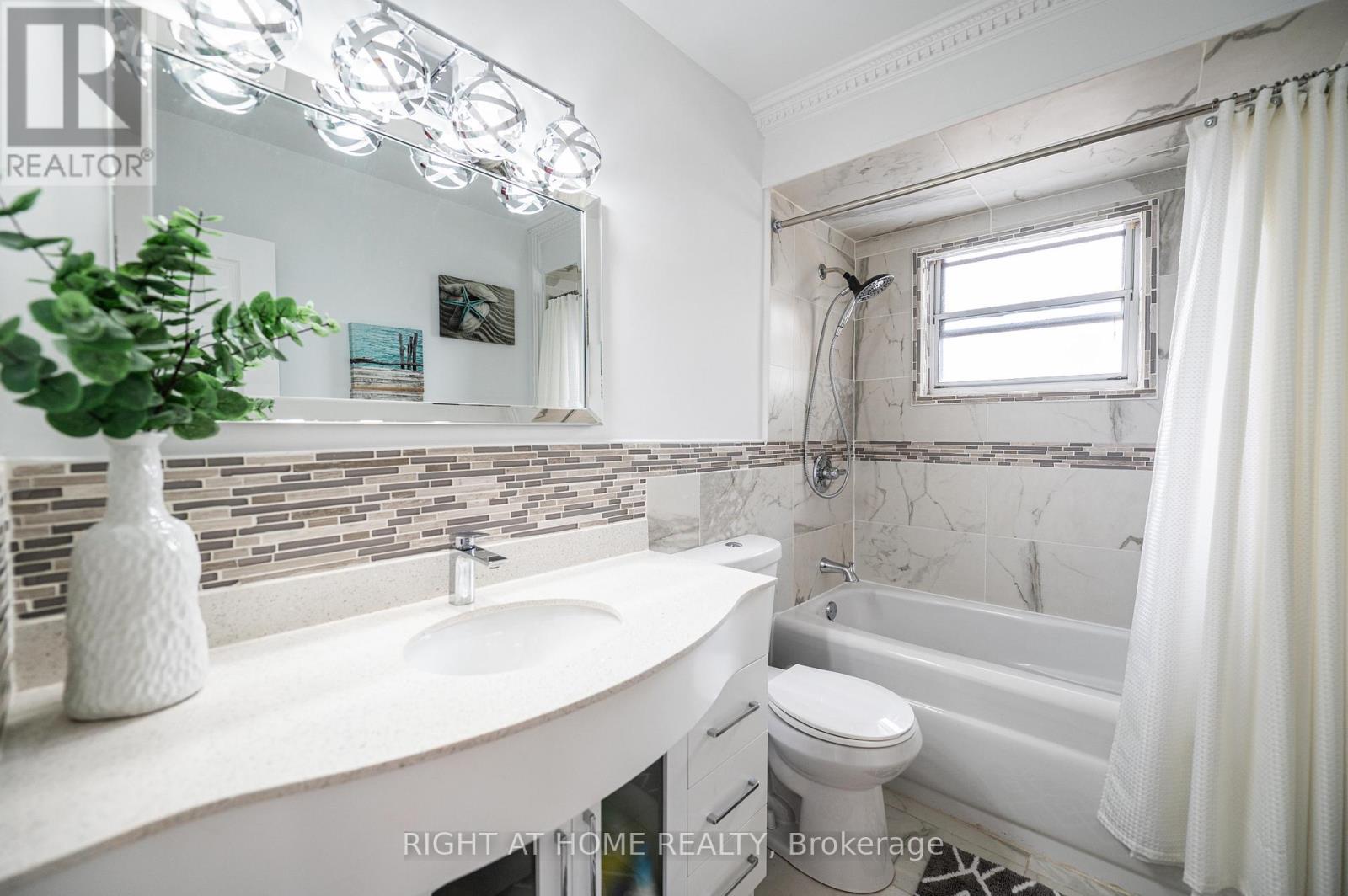 808 Sanok Drive, Pickering, Ontario  L1W 2P9 - Photo 20 - E12580476