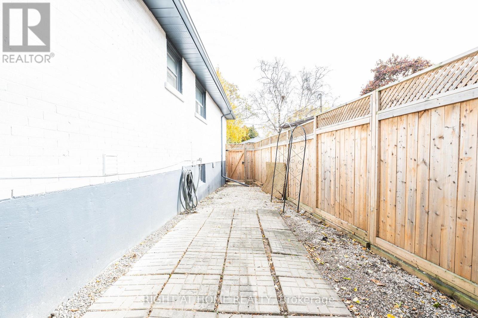 808 Sanok Drive, Pickering, Ontario  L1W 2P9 - Photo 38 - E12580476