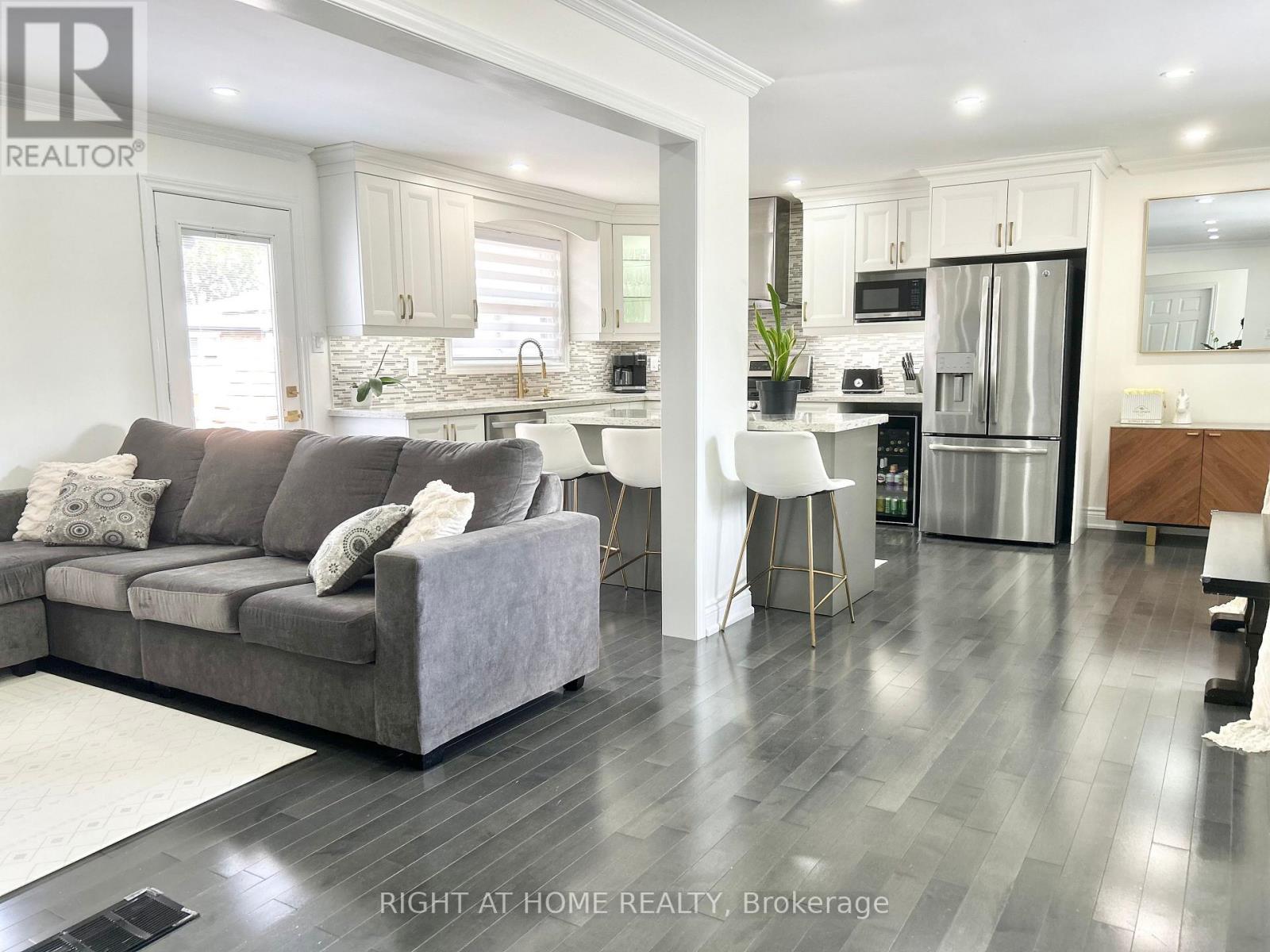 808 Sanok Drive, Pickering, Ontario  L1W 2P9 - Photo 9 - E12580476