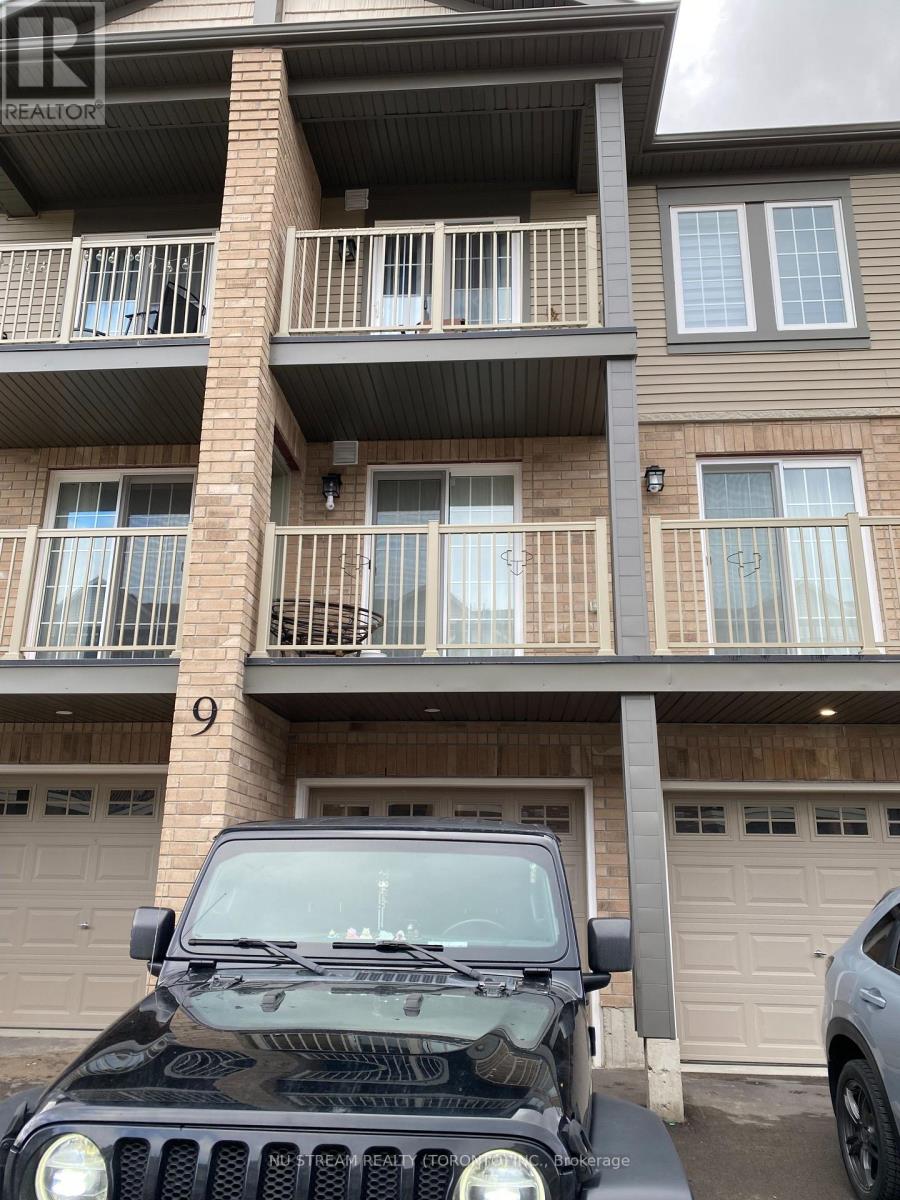 4 - 9 HAY LANE, Barrie, Ontario