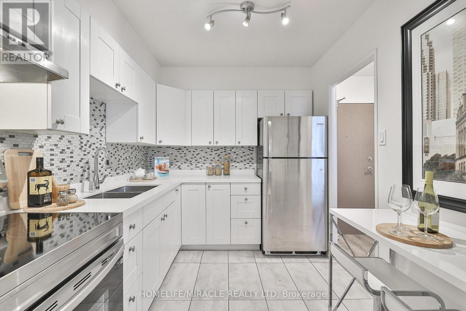 1706 - 3390 Weston Road, Toronto, Ontario  M9M 2X3 - Photo 10 - W12580474