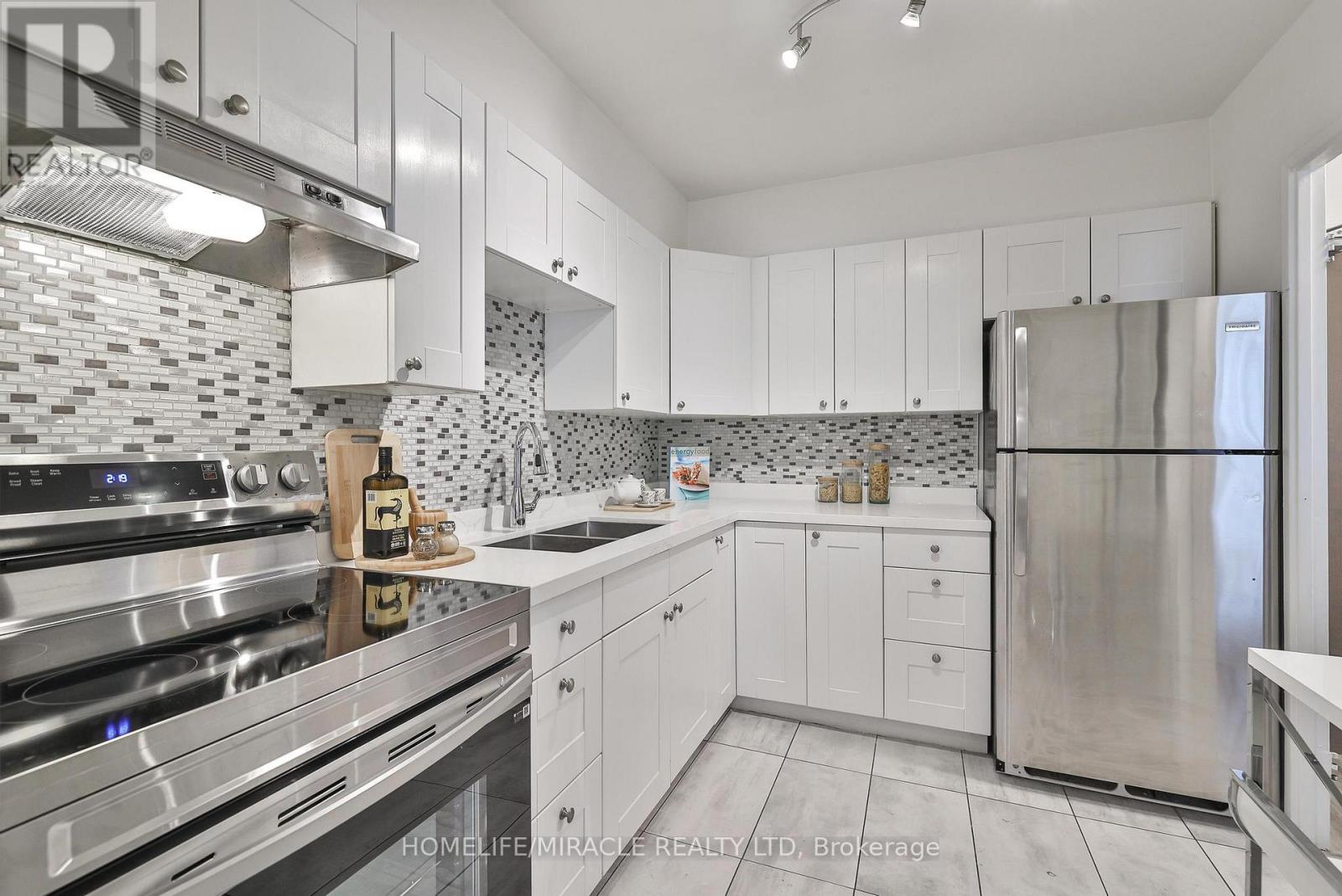 1706 - 3390 Weston Road, Toronto, Ontario  M9M 2X3 - Photo 11 - W12580474