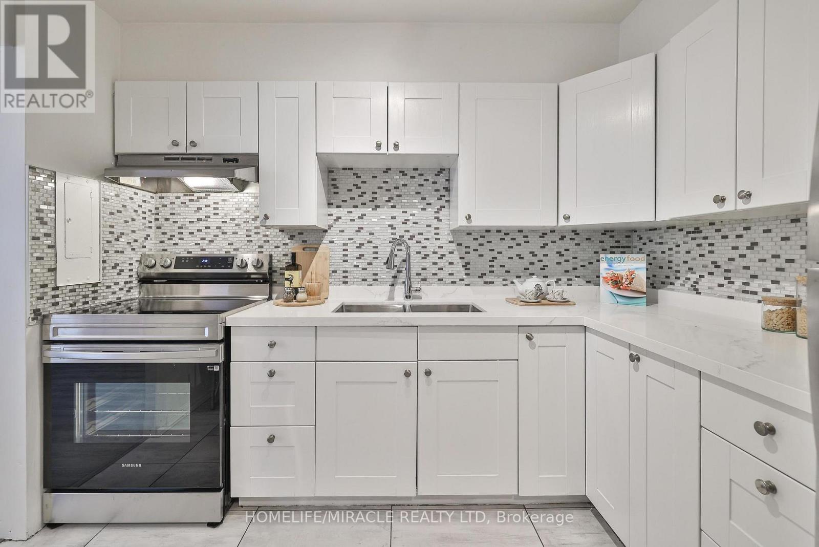 1706 - 3390 Weston Road, Toronto, Ontario  M9M 2X3 - Photo 12 - W12580474