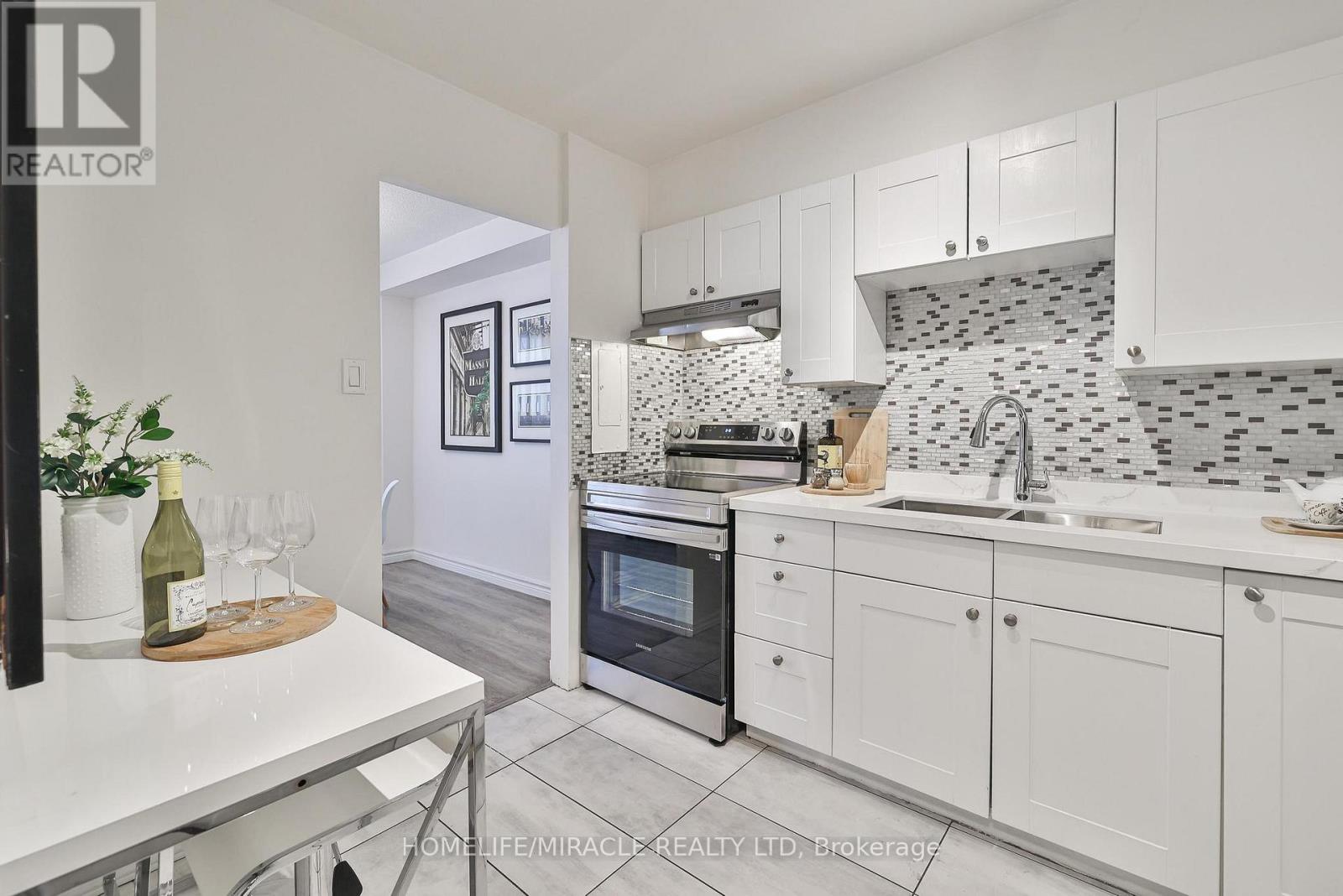 1706 - 3390 Weston Road, Toronto, Ontario  M9M 2X3 - Photo 13 - W12580474