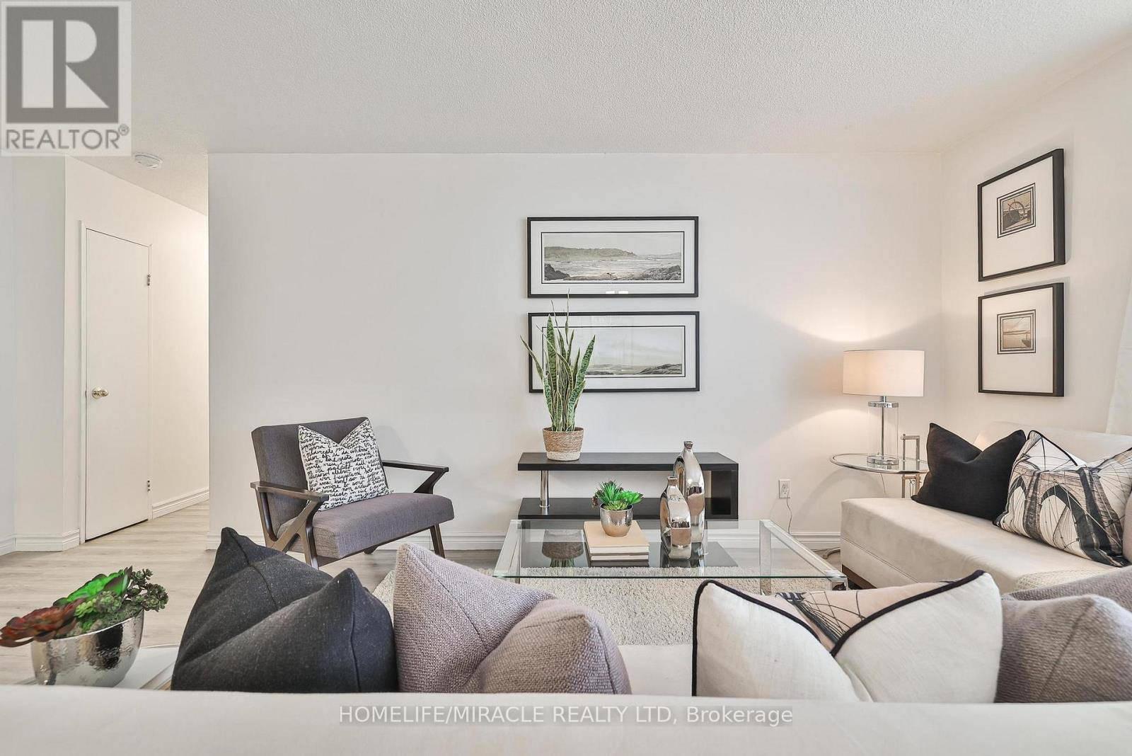 1706 - 3390 Weston Road, Toronto, Ontario  M9M 2X3 - Photo 4 - W12580474