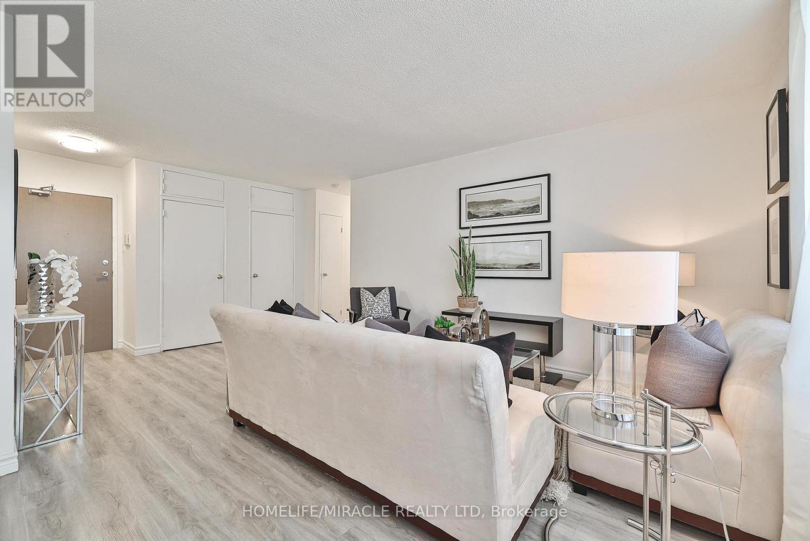 1706 - 3390 Weston Road, Toronto, Ontario  M9M 2X3 - Photo 5 - W12580474