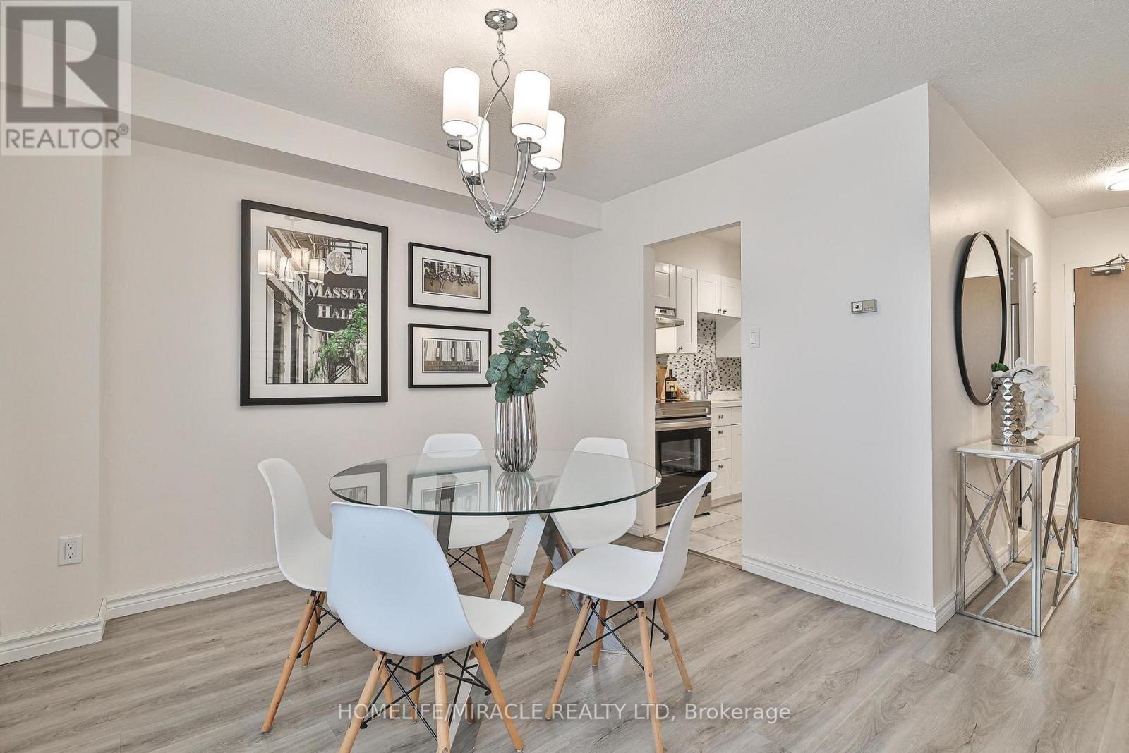 1706 - 3390 Weston Road, Toronto, Ontario  M9M 2X3 - Photo 7 - W12580474