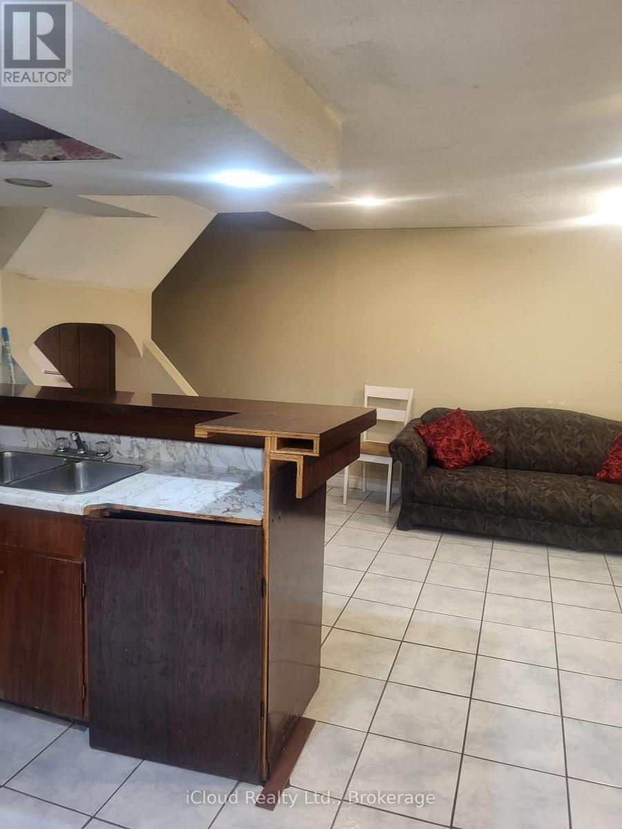 Bsmt - 7616 Discus Crescent, Mississauga, Ontario  L4T 2V3 - Photo 8 - W12580486