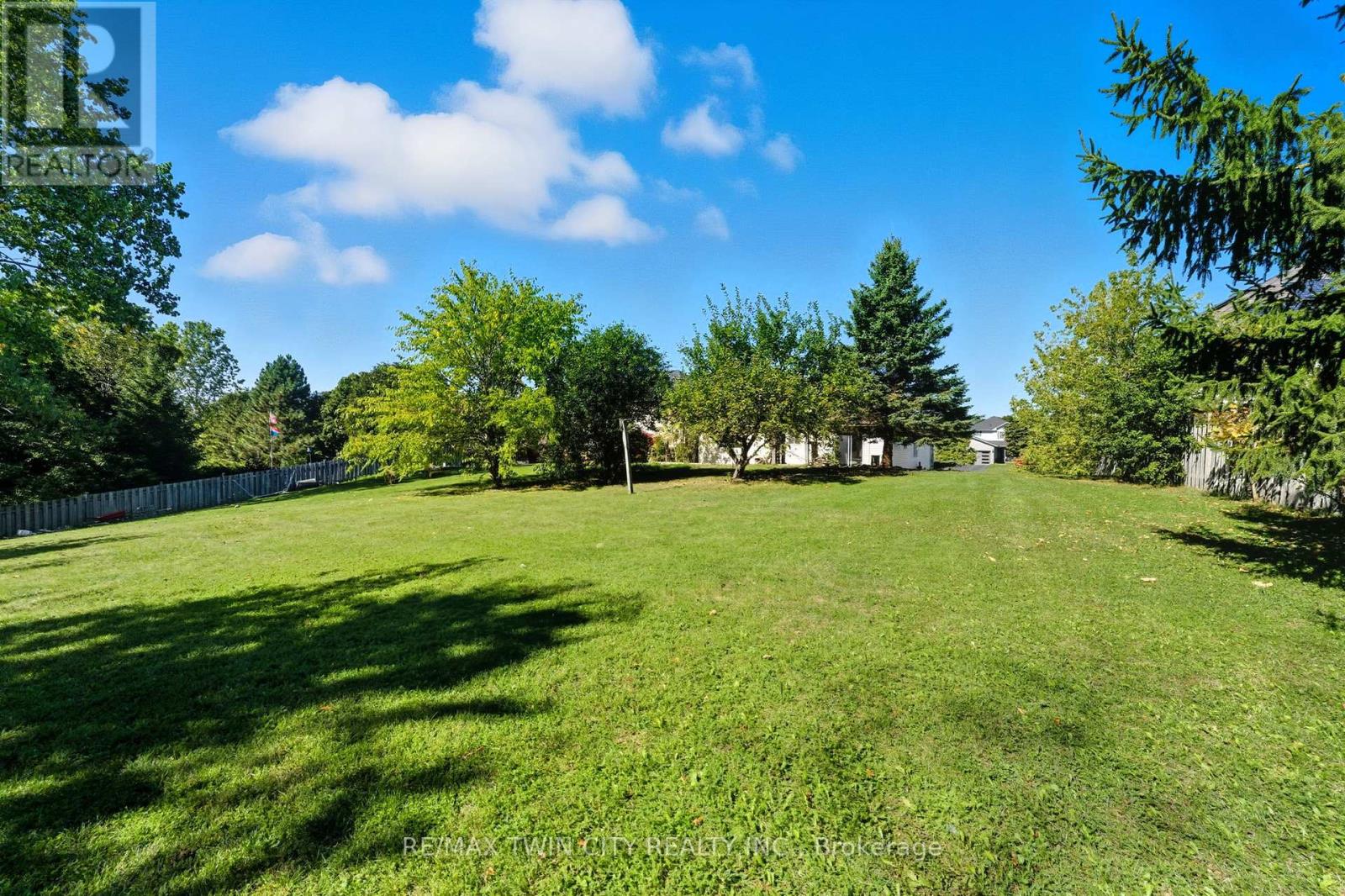 16 Jones Court, North Dumfries, Ontario  N0B 1E0 - Photo 33 - X12443752
